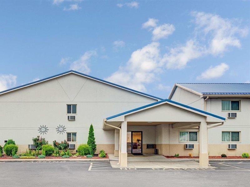 Super 8 By Wyndham Indianapolis Emerson Exteriér fotografie