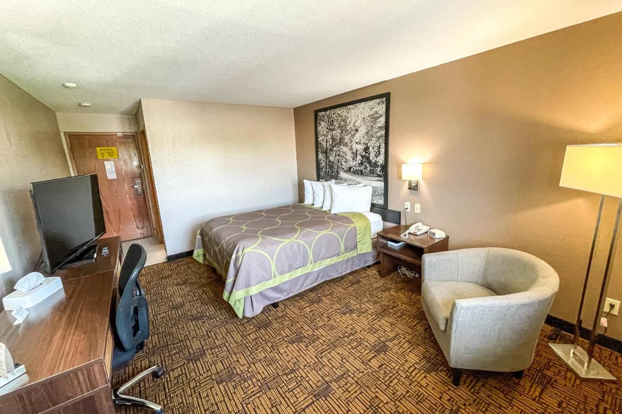 Super 8 By Wyndham Indianapolis Emerson Exteriér fotografie