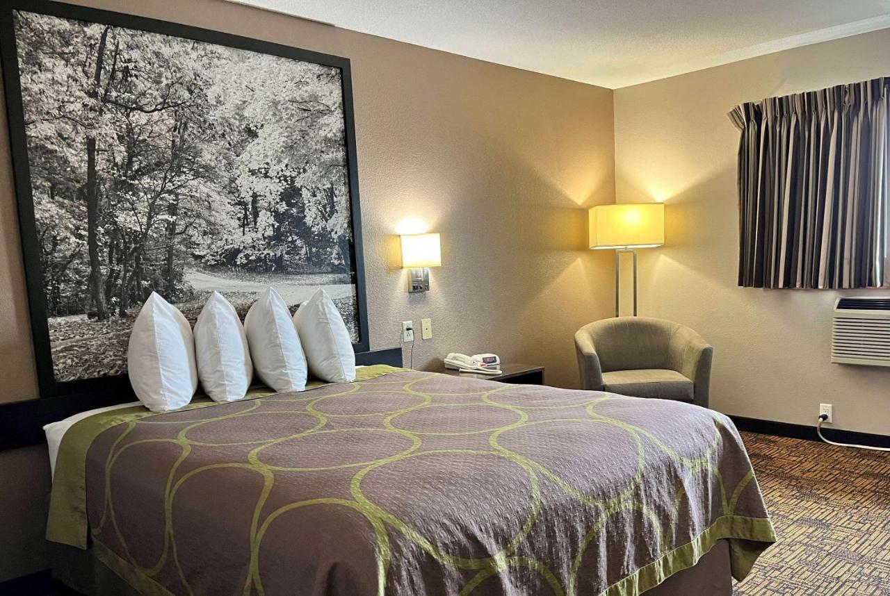 Super 8 By Wyndham Indianapolis Emerson Exteriér fotografie