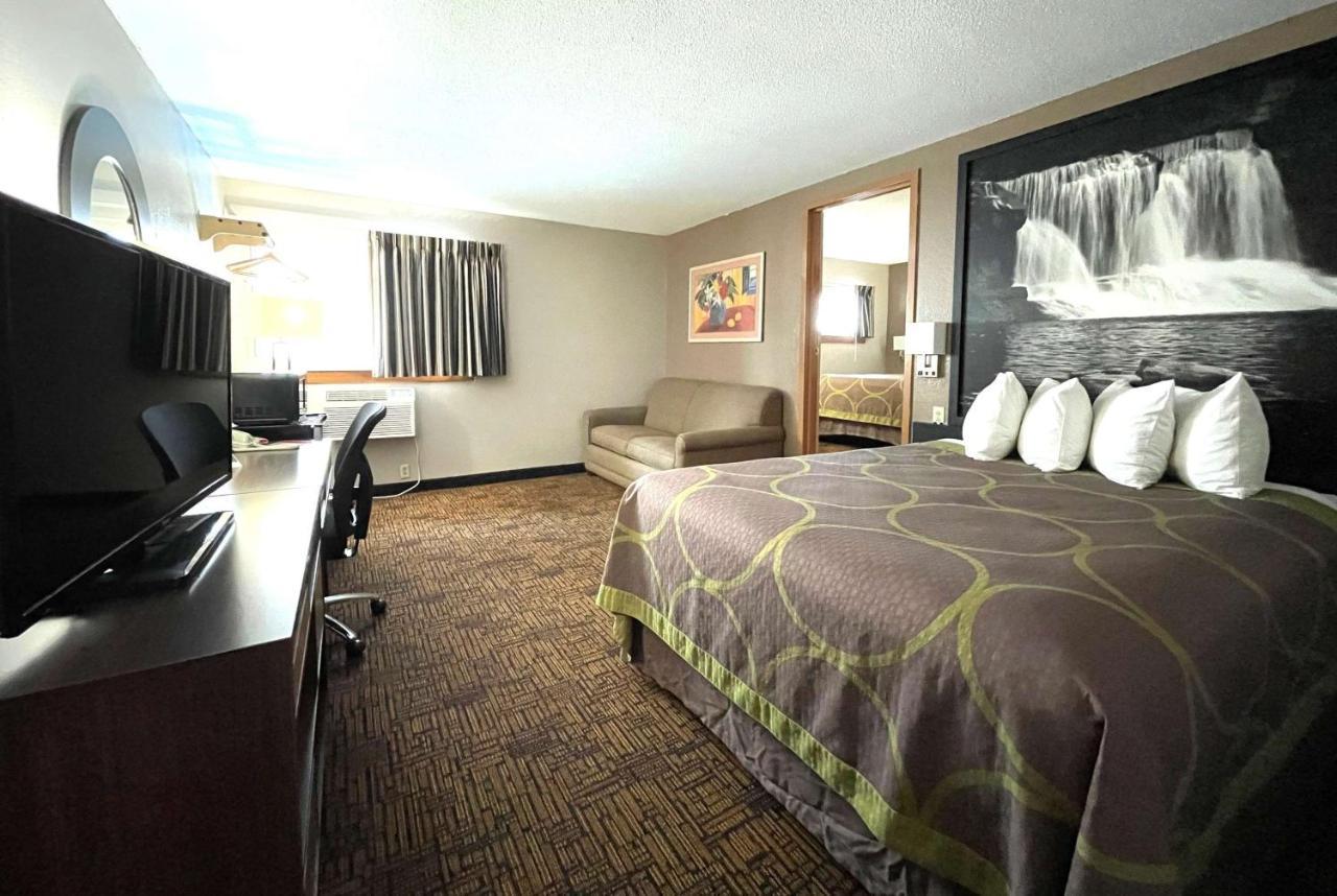 Super 8 By Wyndham Indianapolis Emerson Exteriér fotografie