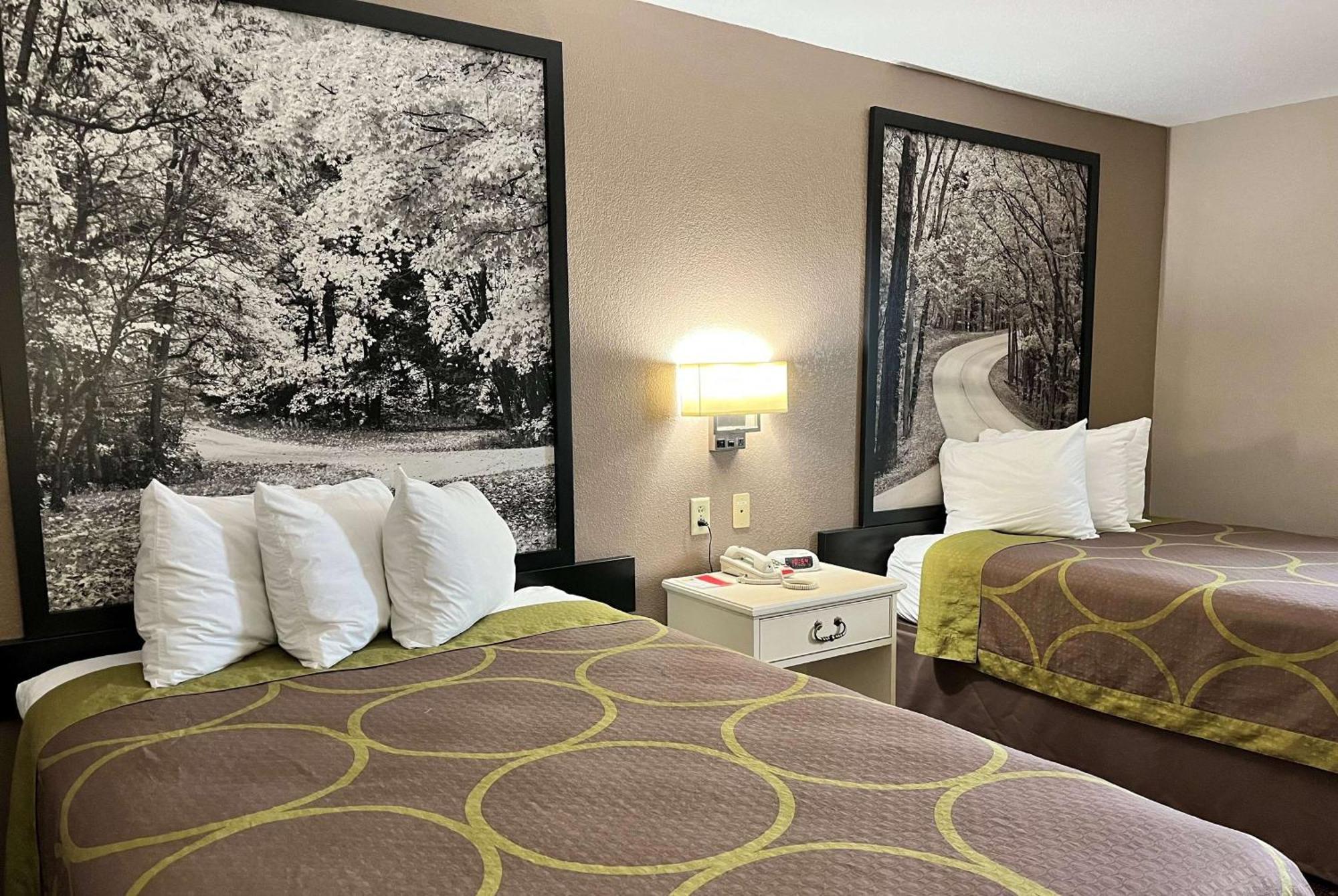 Super 8 By Wyndham Indianapolis Emerson Exteriér fotografie