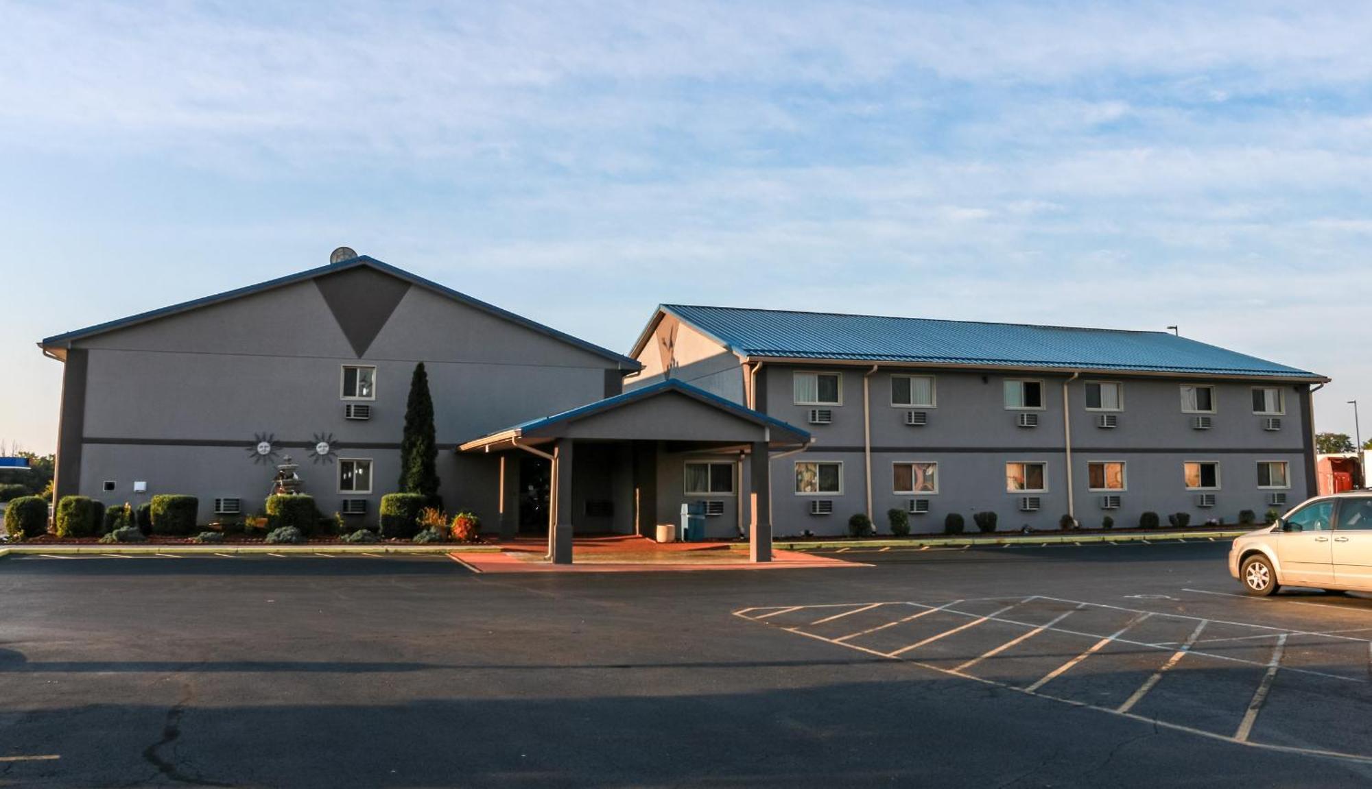 Super 8 By Wyndham Indianapolis Emerson Exteriér fotografie