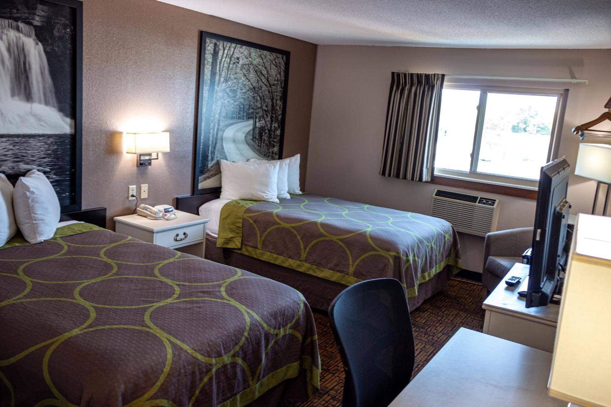 Super 8 By Wyndham Indianapolis Emerson Exteriér fotografie