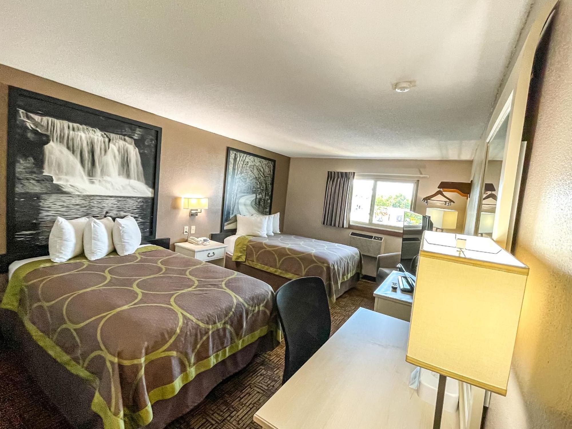 Super 8 By Wyndham Indianapolis Emerson Exteriér fotografie